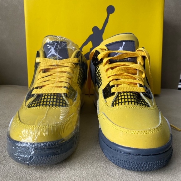 Jordan 4 lightening size 4Y - Picture 4 of 7